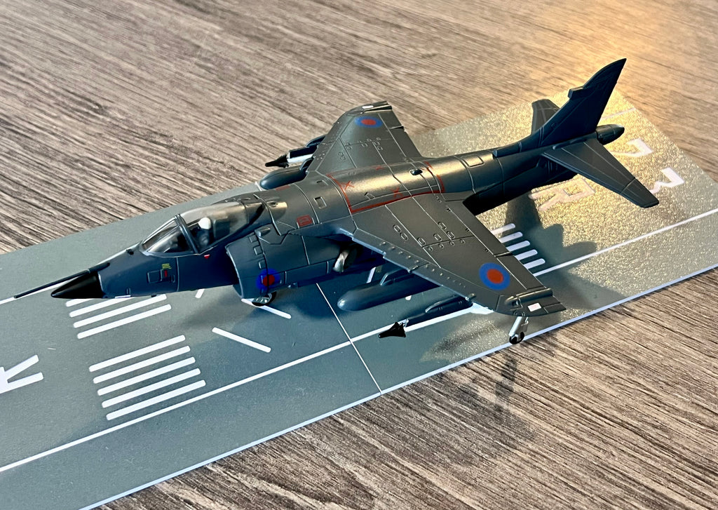 RAF HS BAC Harrier Jump Jet Fighter Model 1:72 scale