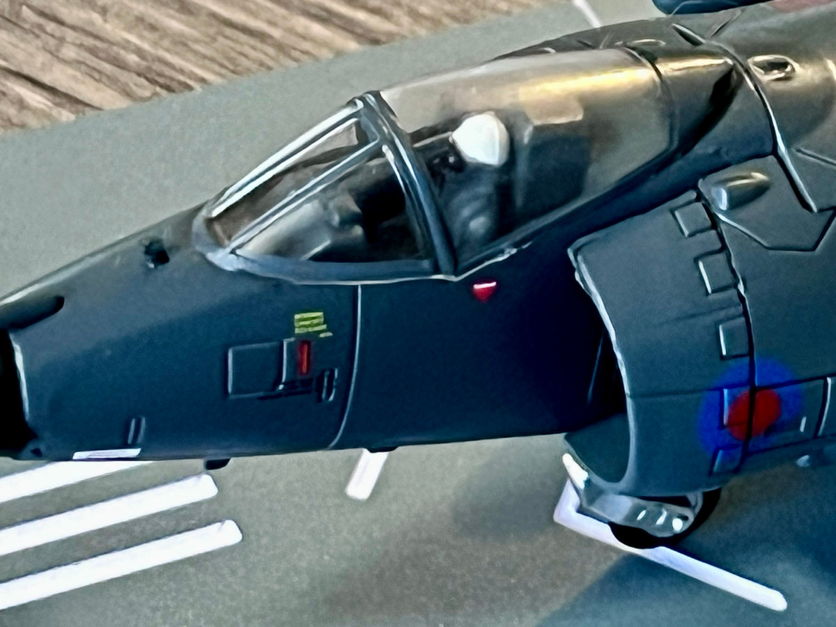 RAF HS BAC Harrier Jump Jet Fighter Model 1:72 scale