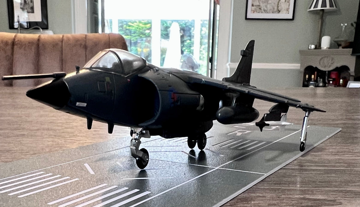 RAF HS BAC Harrier Jump Jet Fighter Model 1:72 scale