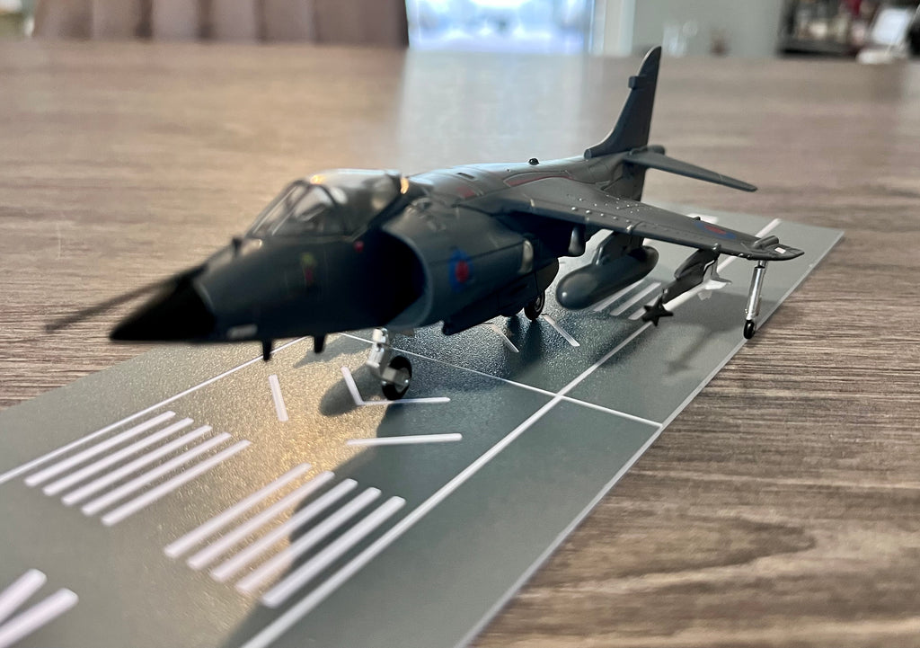 RAF HS BAC Harrier Jump Jet Fighter Model 1:72 scale