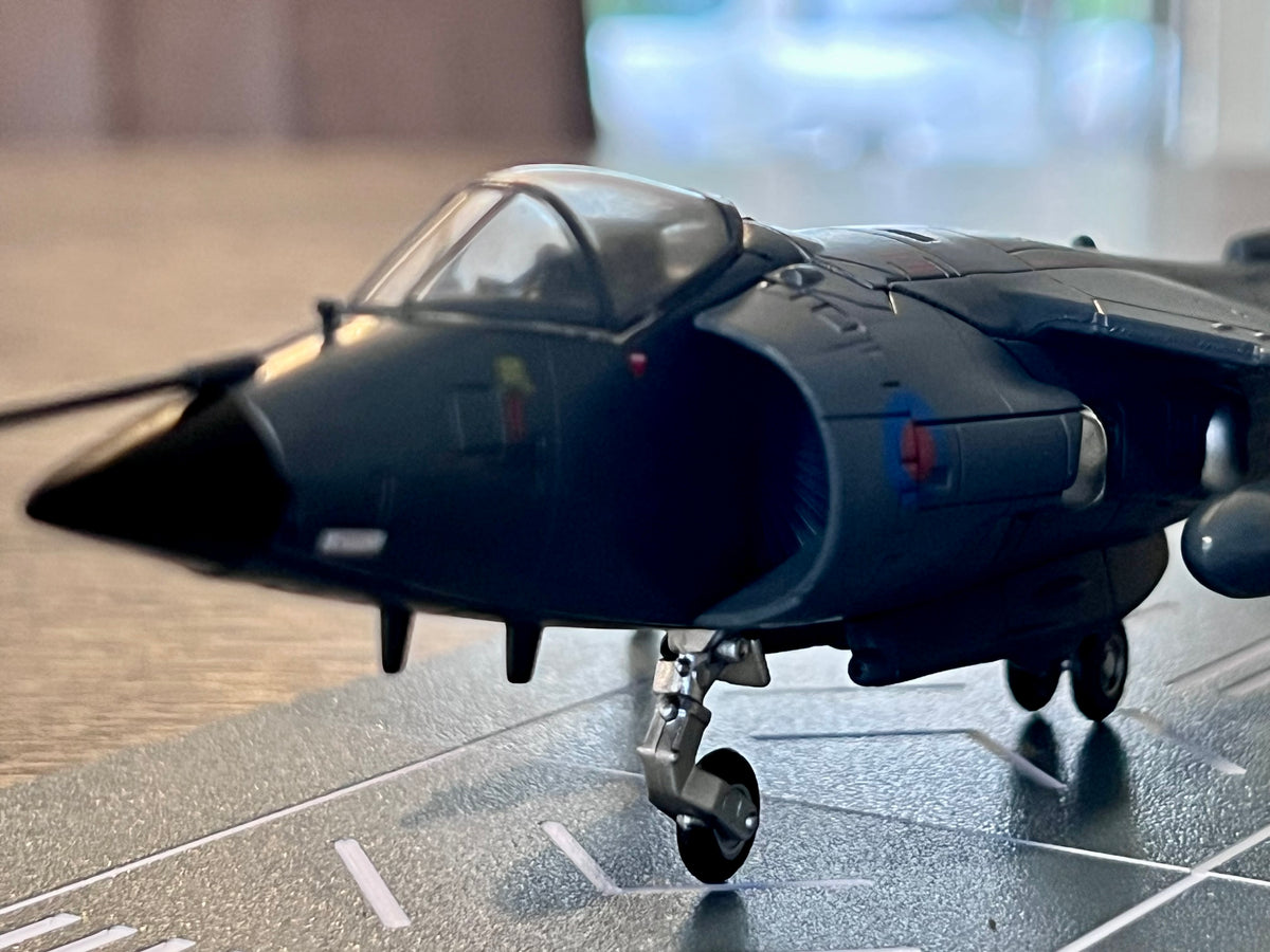 RAF HS BAC Harrier Jump Jet Fighter Model 1:72 scale