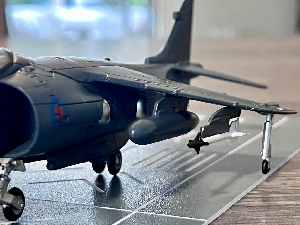 RAF HS BAC Harrier Jump Jet Fighter Model 1:72 scale