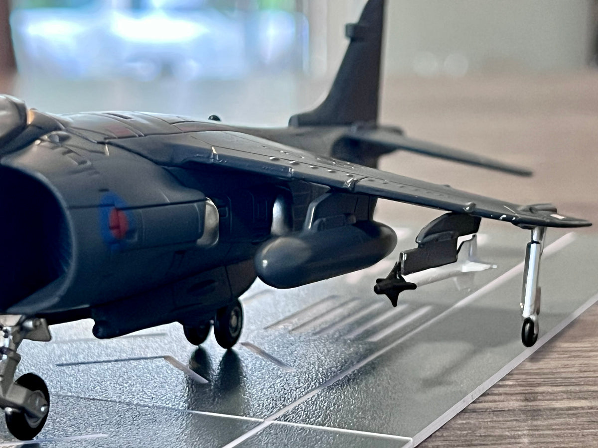 RAF HS BAC Harrier Jump Jet Fighter Model 1:72 scale